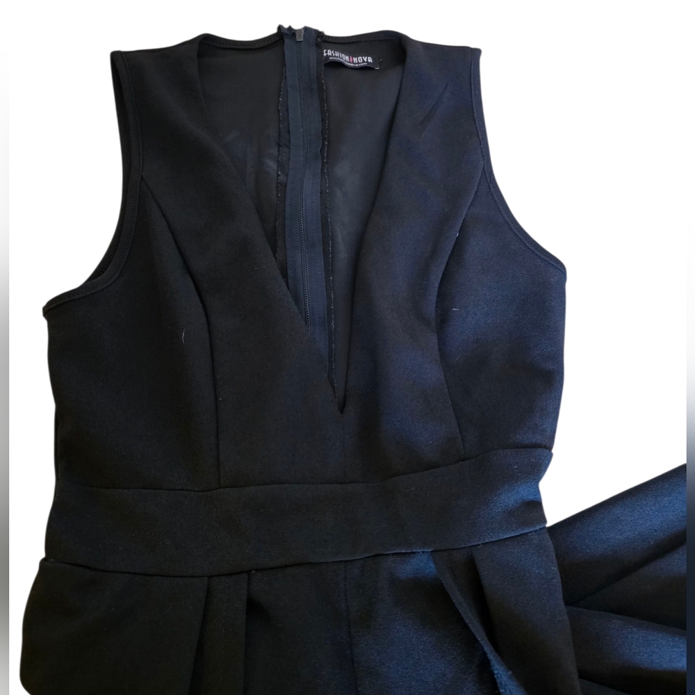 Fashion Nova Black Caped Sleeveless Formal Jumpsuit Size Small - Picture 4 of 6